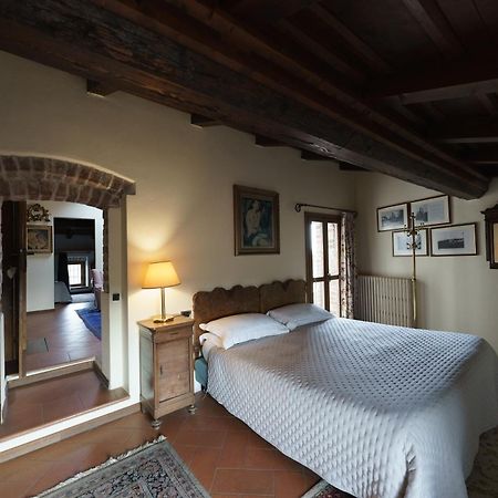 مبيت وإفطار Castello Di Cernusco Lombardone الغرفة الصورة