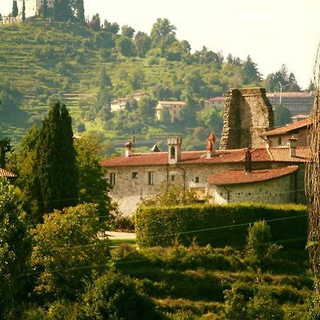 مبيت وإفطار Castello Di Cernusco Lombardone المظهر الخارجي الصورة