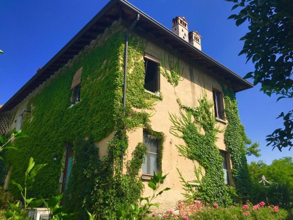 مبيت وإفطار Castello Di Cernusco Lombardone المظهر الخارجي الصورة