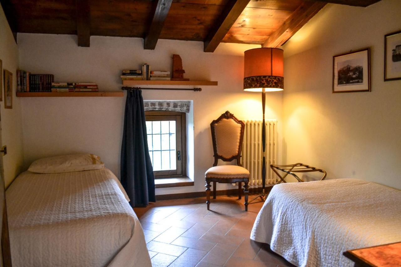 مبيت وإفطار Castello Di Cernusco Lombardone المظهر الخارجي الصورة