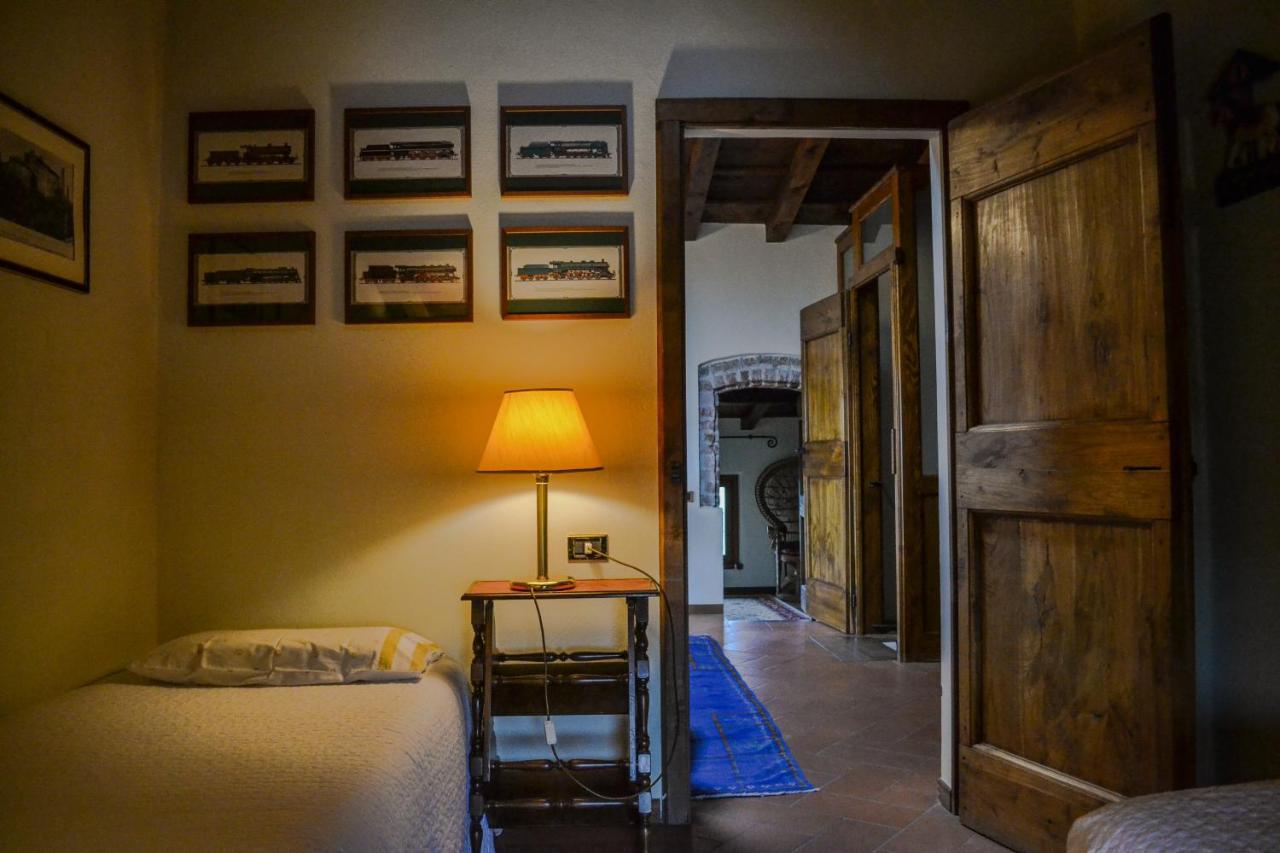 مبيت وإفطار Castello Di Cernusco Lombardone المظهر الخارجي الصورة