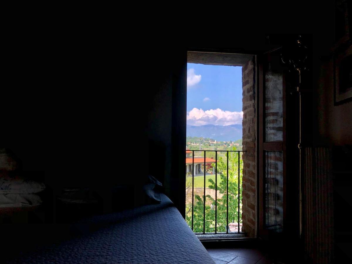 مبيت وإفطار Castello Di Cernusco Lombardone المظهر الخارجي الصورة
