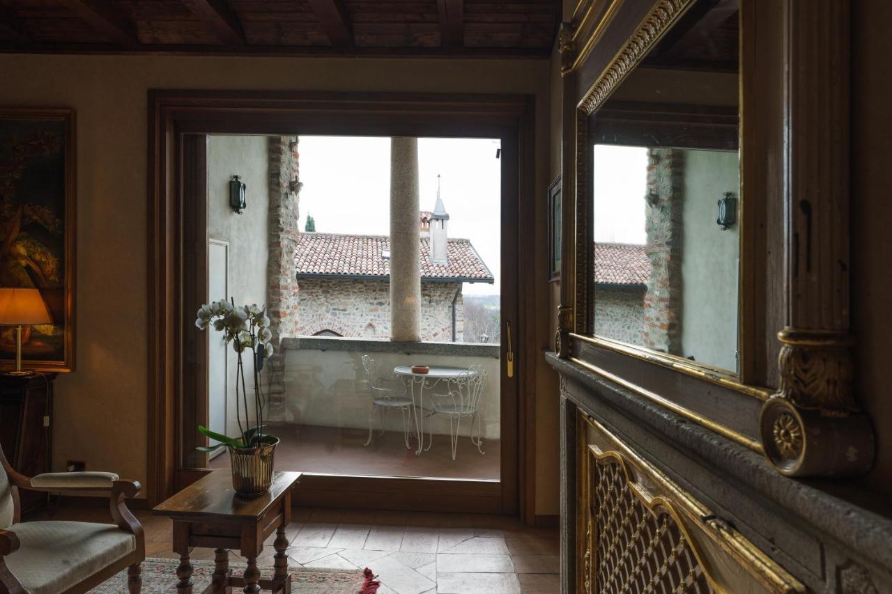 مبيت وإفطار Castello Di Cernusco Lombardone المظهر الخارجي الصورة