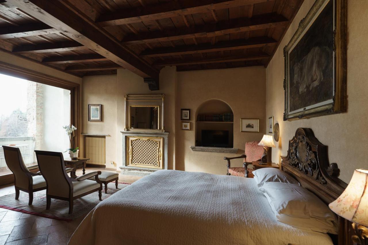 مبيت وإفطار Castello Di Cernusco Lombardone المظهر الخارجي الصورة