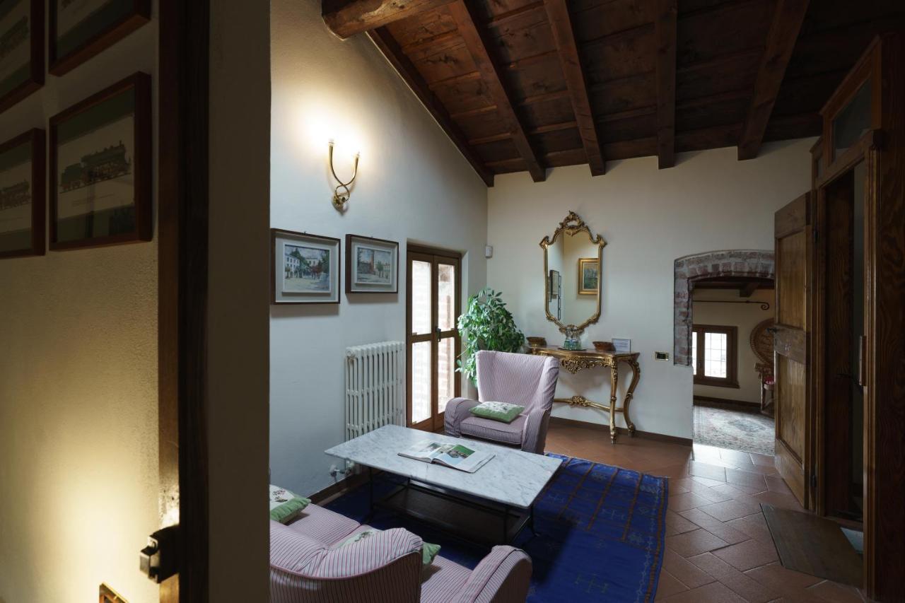 مبيت وإفطار Castello Di Cernusco Lombardone المظهر الخارجي الصورة