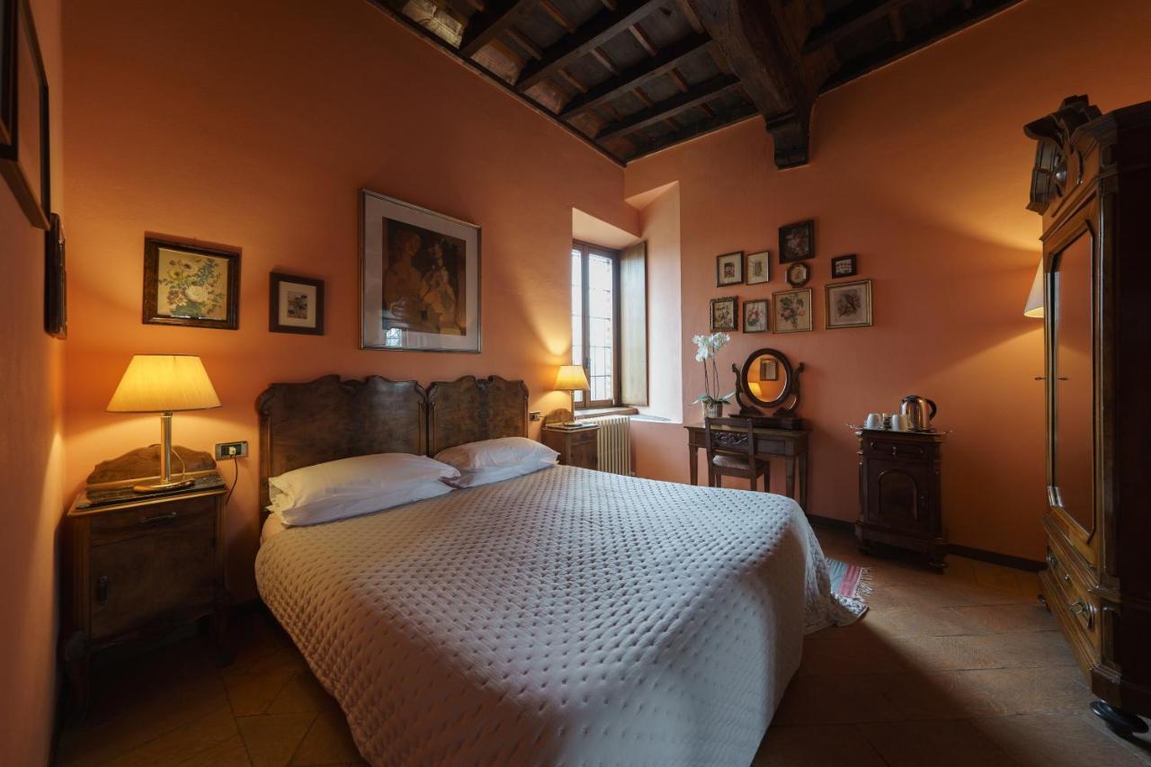 مبيت وإفطار Castello Di Cernusco Lombardone المظهر الخارجي الصورة