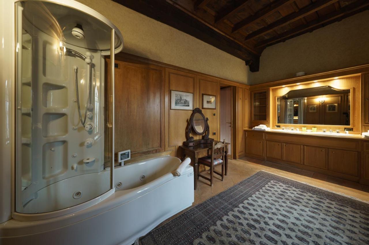 مبيت وإفطار Castello Di Cernusco Lombardone المظهر الخارجي الصورة