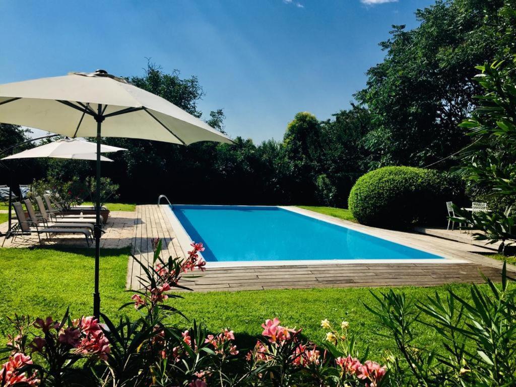 مبيت وإفطار Castello Di Cernusco Lombardone المظهر الخارجي الصورة