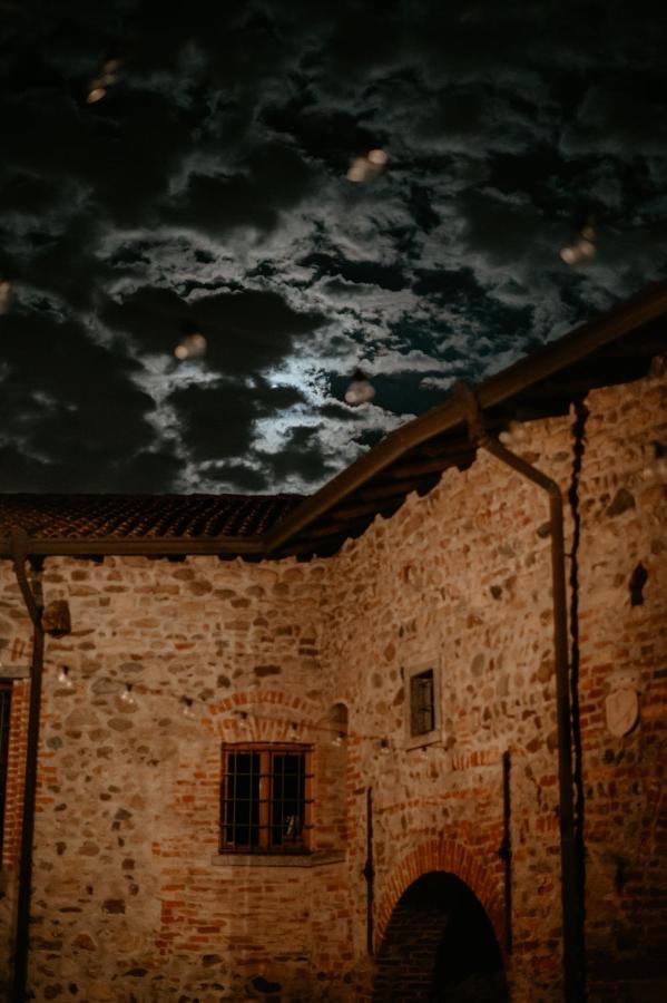 مبيت وإفطار Castello Di Cernusco Lombardone المظهر الخارجي الصورة