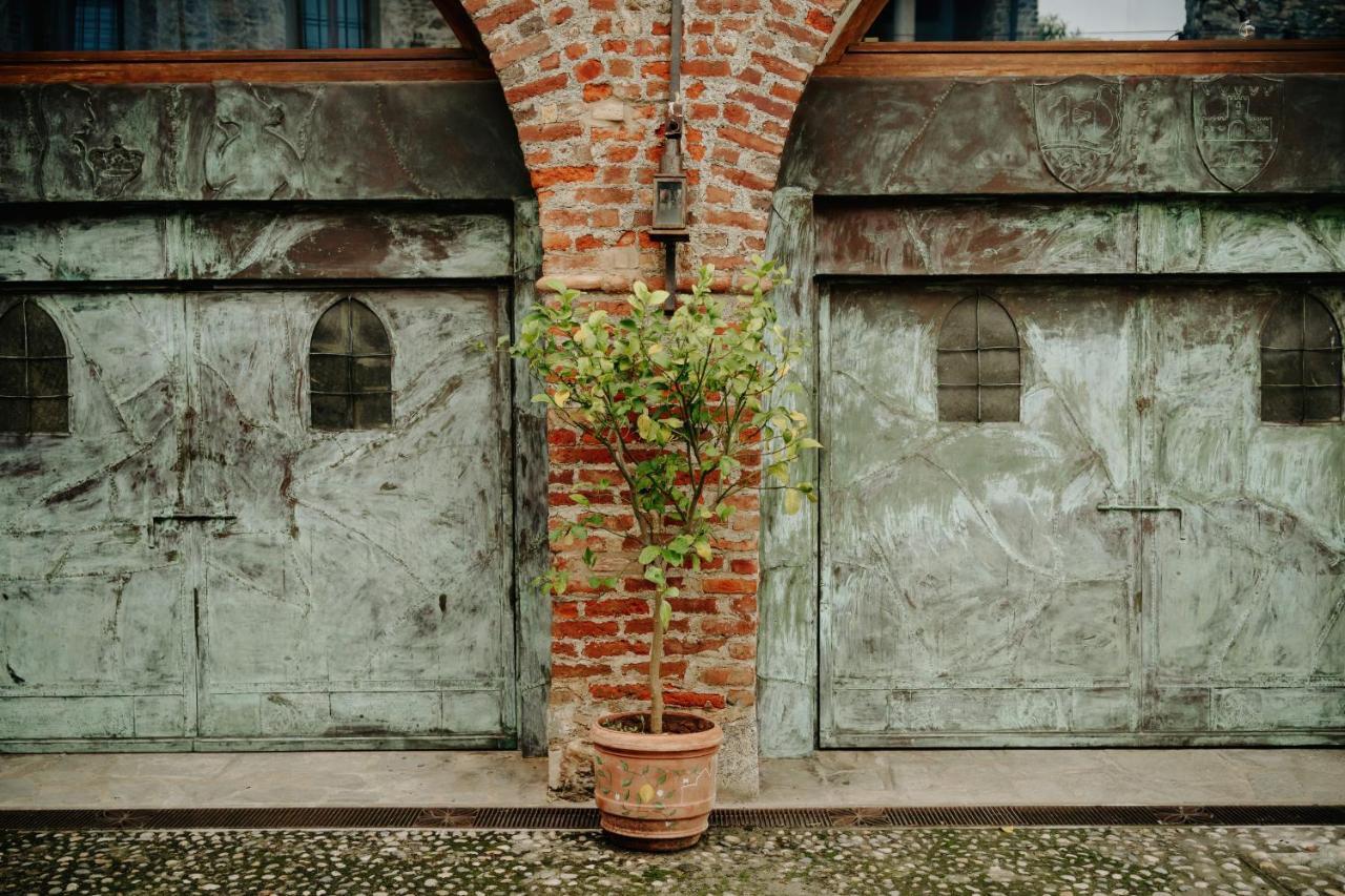 مبيت وإفطار Castello Di Cernusco Lombardone المظهر الخارجي الصورة