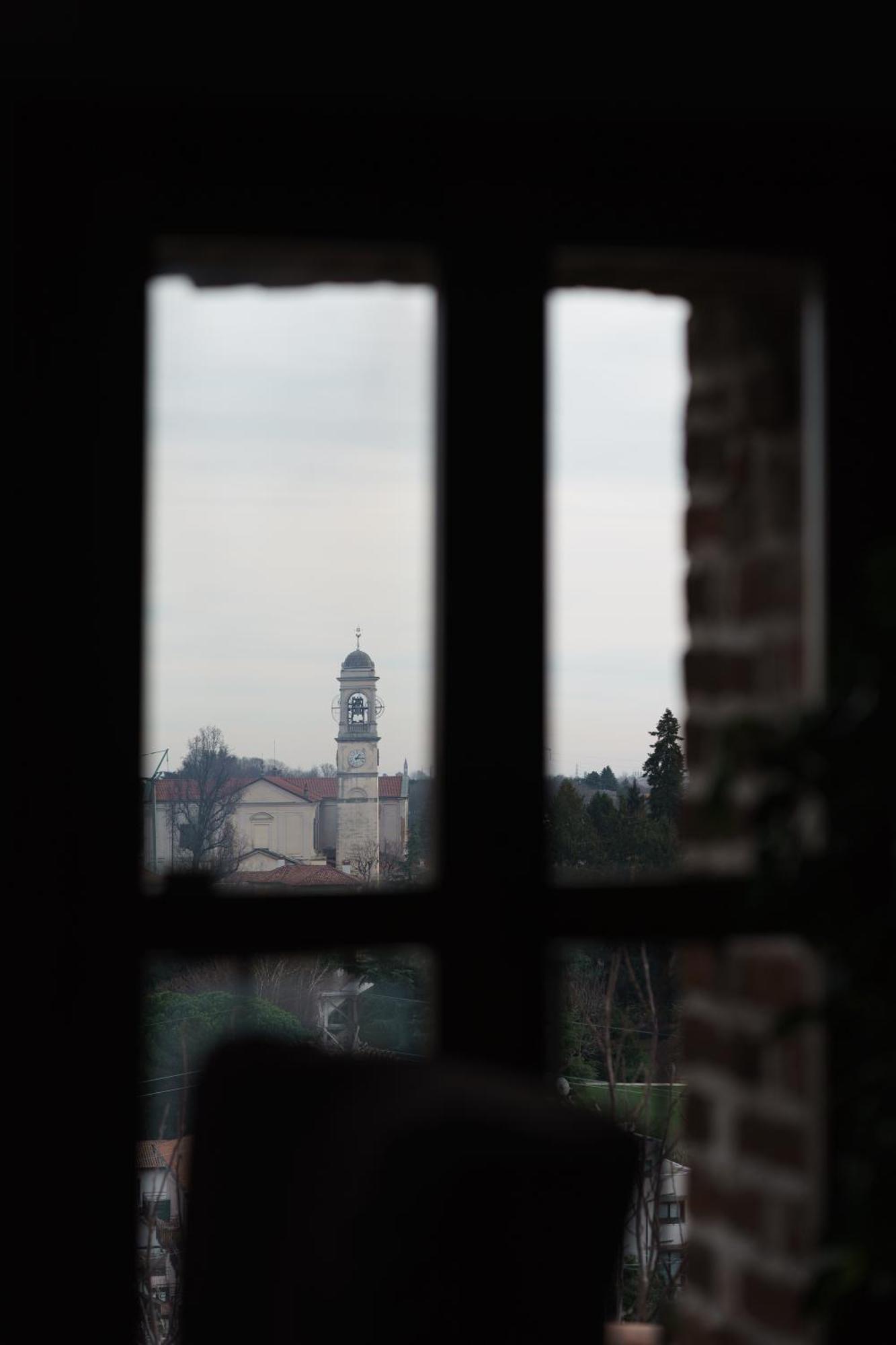 مبيت وإفطار Castello Di Cernusco Lombardone الغرفة الصورة