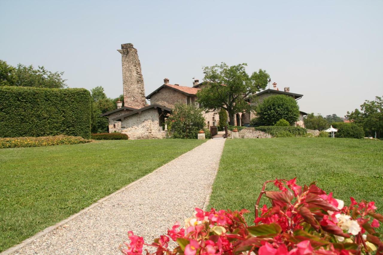 مبيت وإفطار Castello Di Cernusco Lombardone المظهر الخارجي الصورة