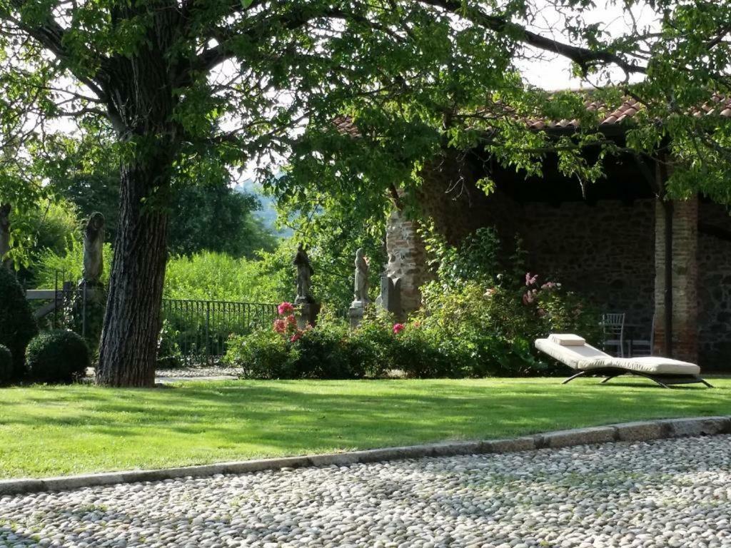مبيت وإفطار Castello Di Cernusco Lombardone المظهر الخارجي الصورة