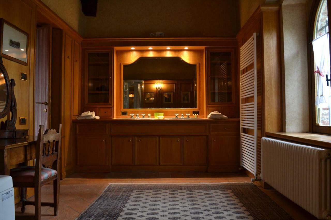 مبيت وإفطار Castello Di Cernusco Lombardone المظهر الخارجي الصورة