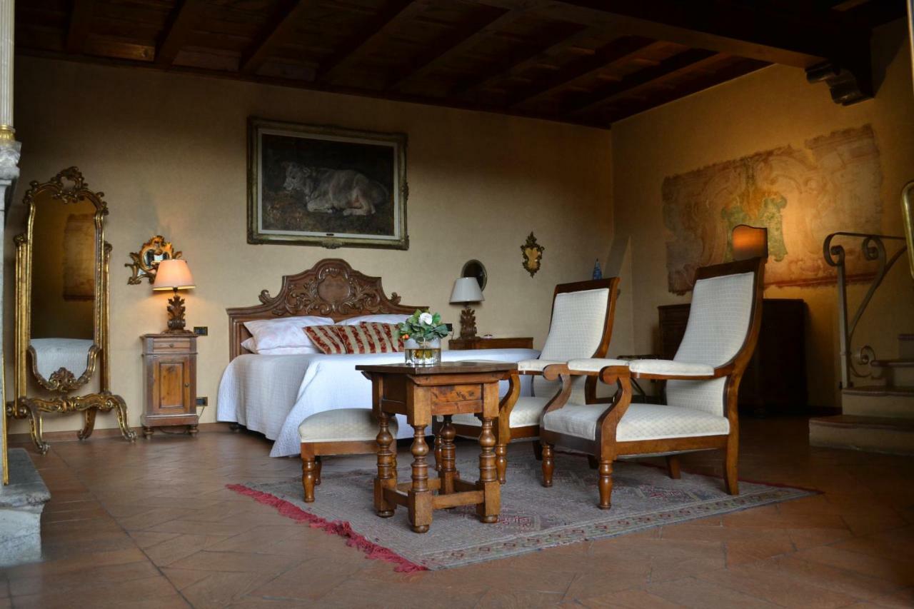 مبيت وإفطار Castello Di Cernusco Lombardone المظهر الخارجي الصورة