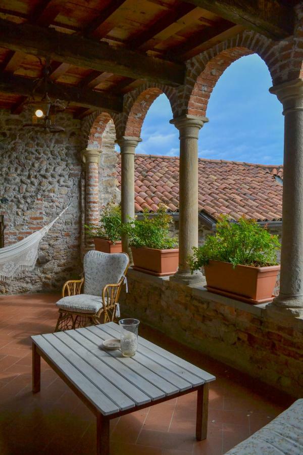 مبيت وإفطار Castello Di Cernusco Lombardone المظهر الخارجي الصورة