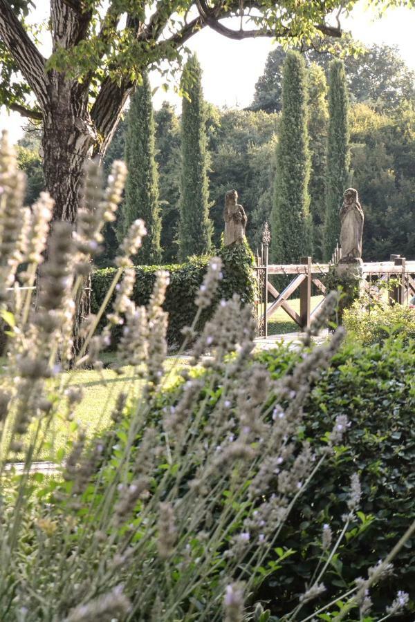 مبيت وإفطار Castello Di Cernusco Lombardone المظهر الخارجي الصورة