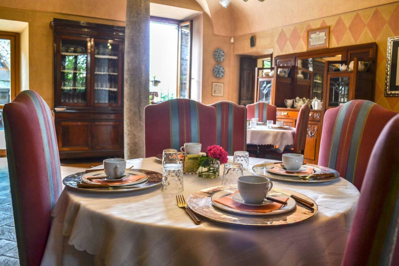 مبيت وإفطار Castello Di Cernusco Lombardone المظهر الخارجي الصورة